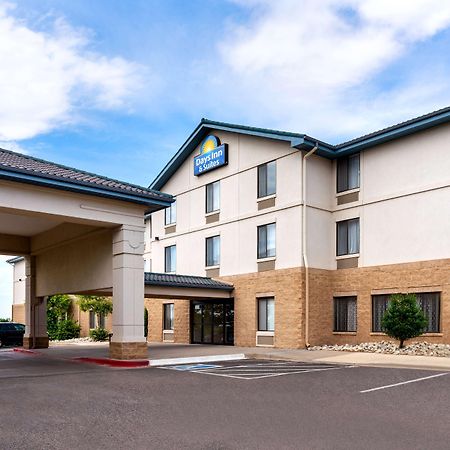 Days Inn & Suites By Wyndham Denver International Airport Екстериор снимка