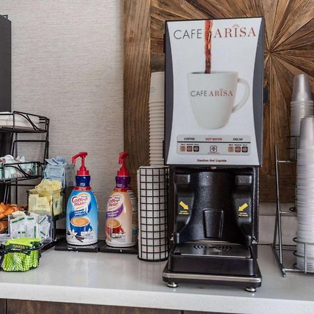 Days Inn & Suites By Wyndham Denver International Airport Екстериор снимка