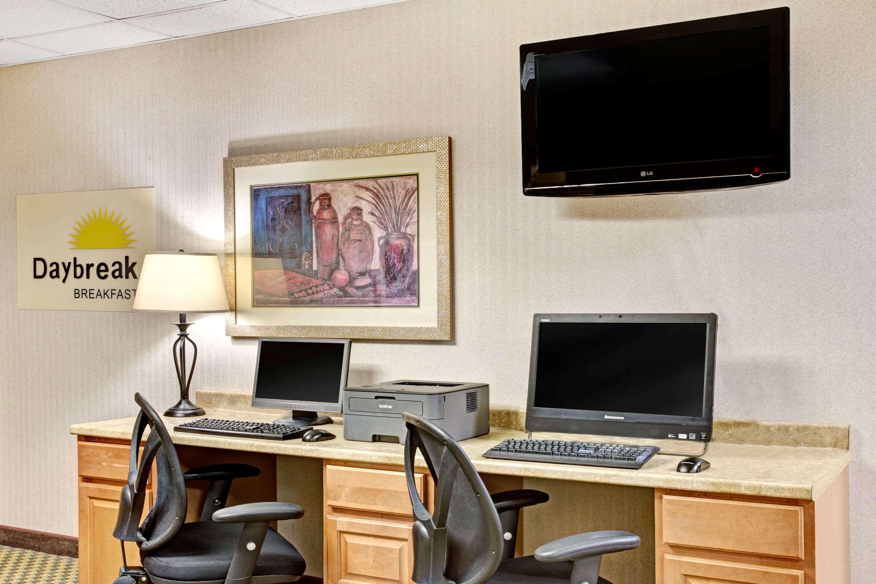 Days Inn & Suites By Wyndham Denver International Airport Екстериор снимка