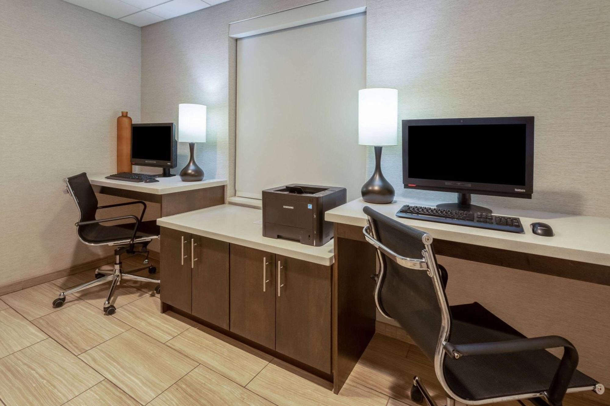 Days Inn & Suites By Wyndham Denver International Airport Екстериор снимка