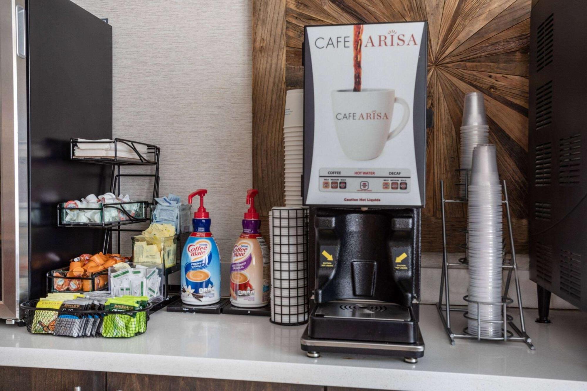 Days Inn & Suites By Wyndham Denver International Airport Екстериор снимка