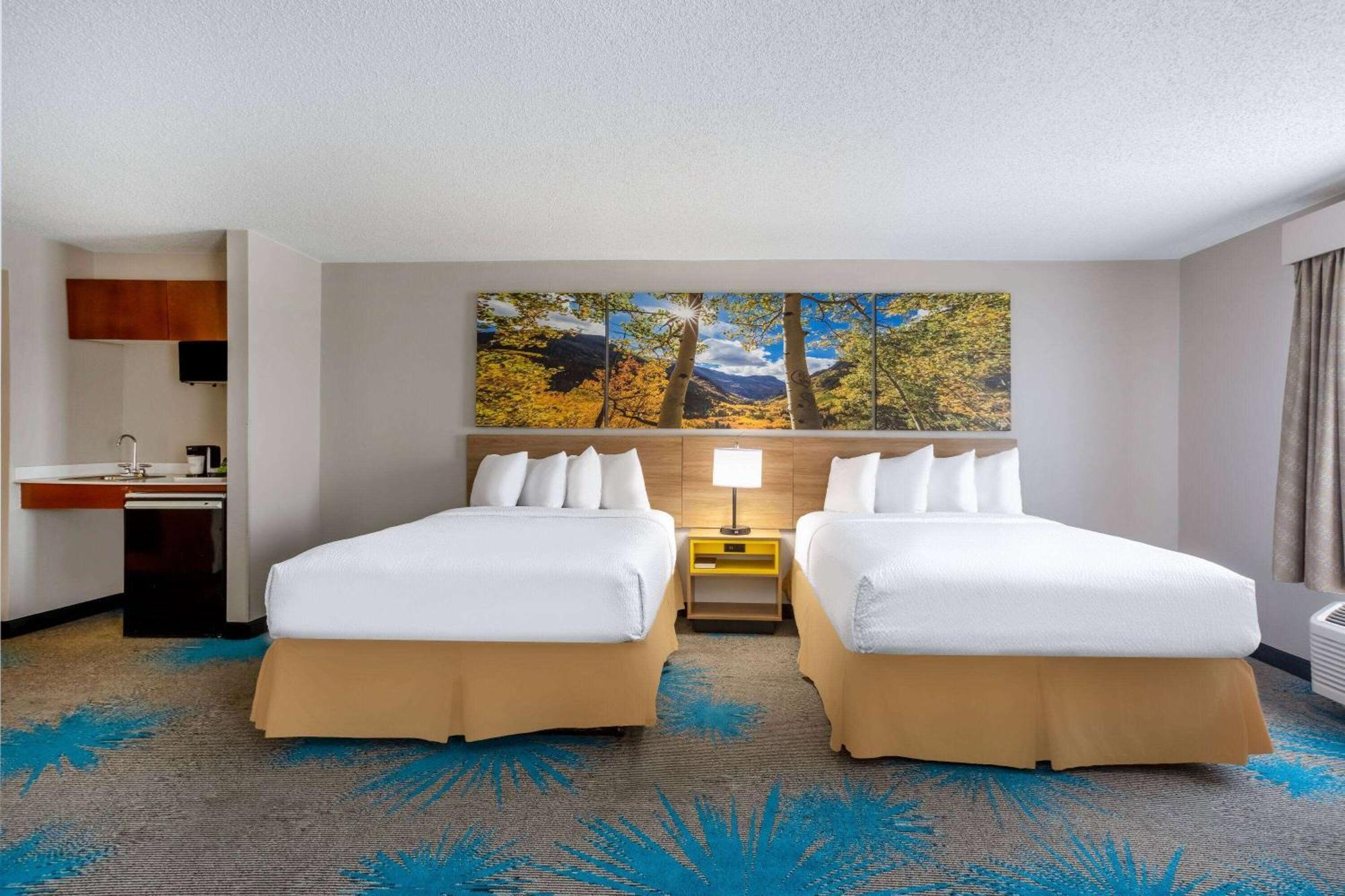 Days Inn & Suites By Wyndham Denver International Airport Екстериор снимка