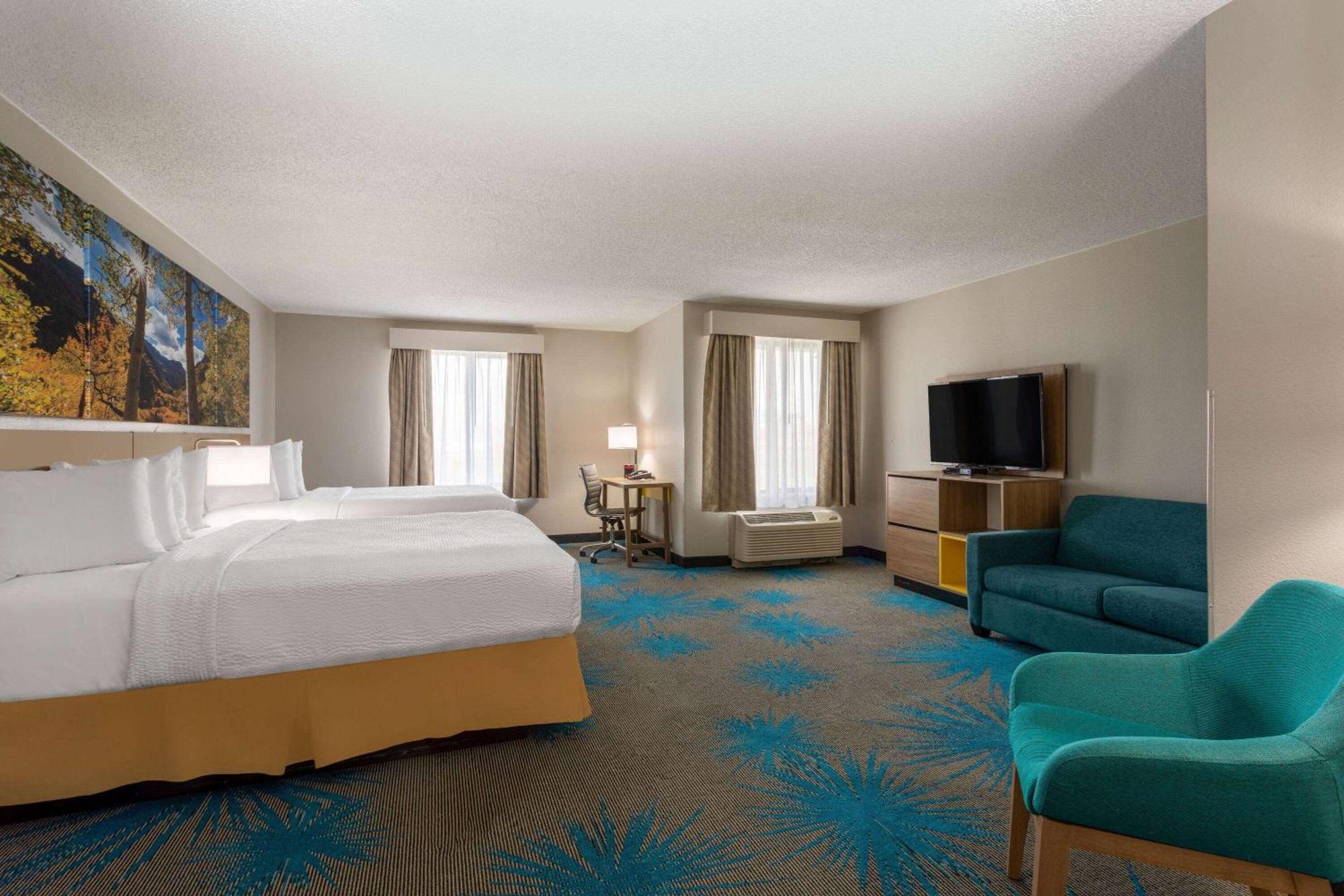 Days Inn & Suites By Wyndham Denver International Airport Екстериор снимка