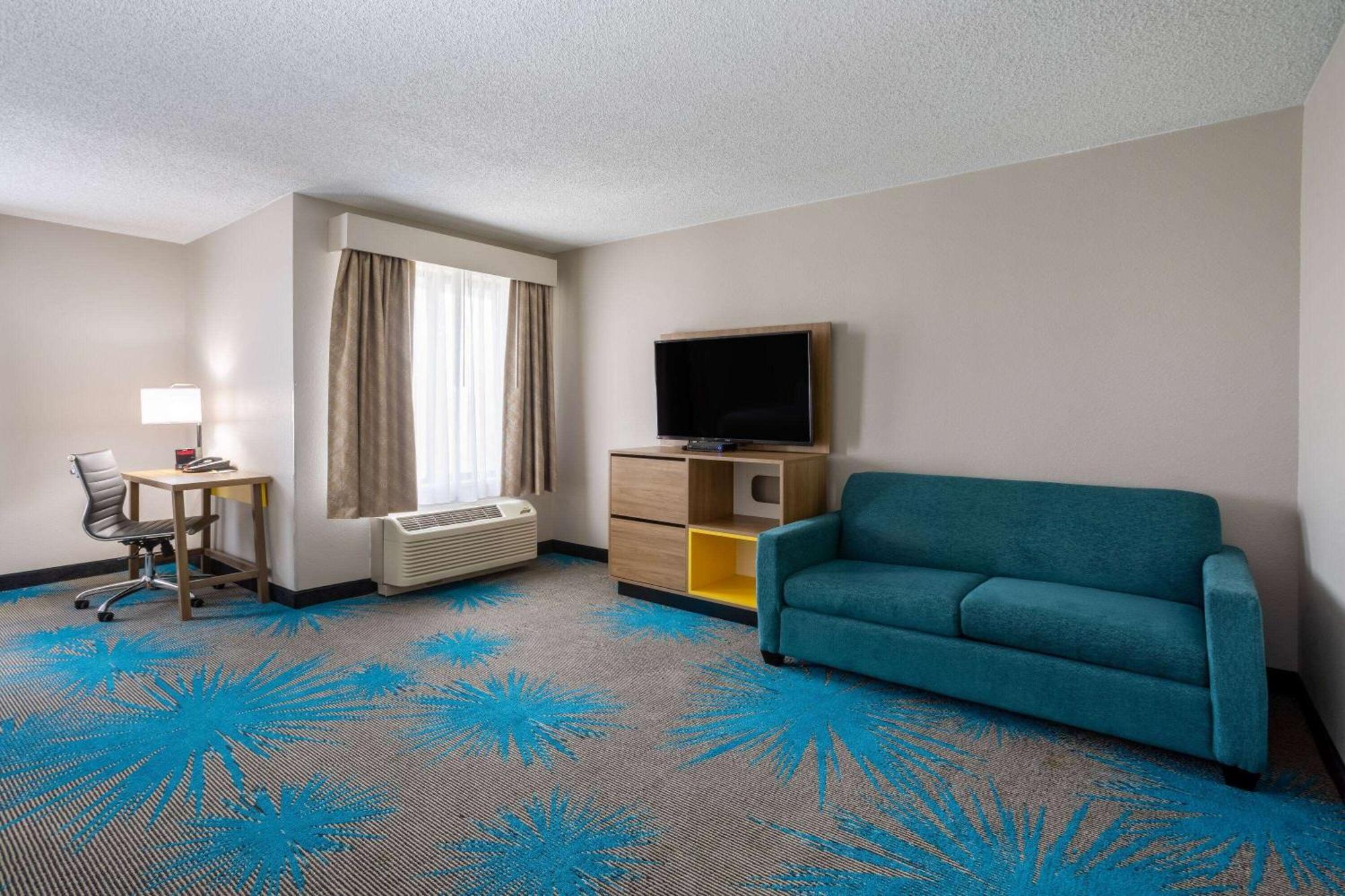 Days Inn & Suites By Wyndham Denver International Airport Екстериор снимка