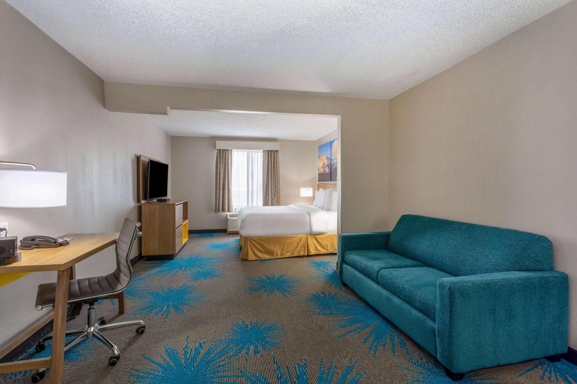 Days Inn & Suites By Wyndham Denver International Airport Екстериор снимка