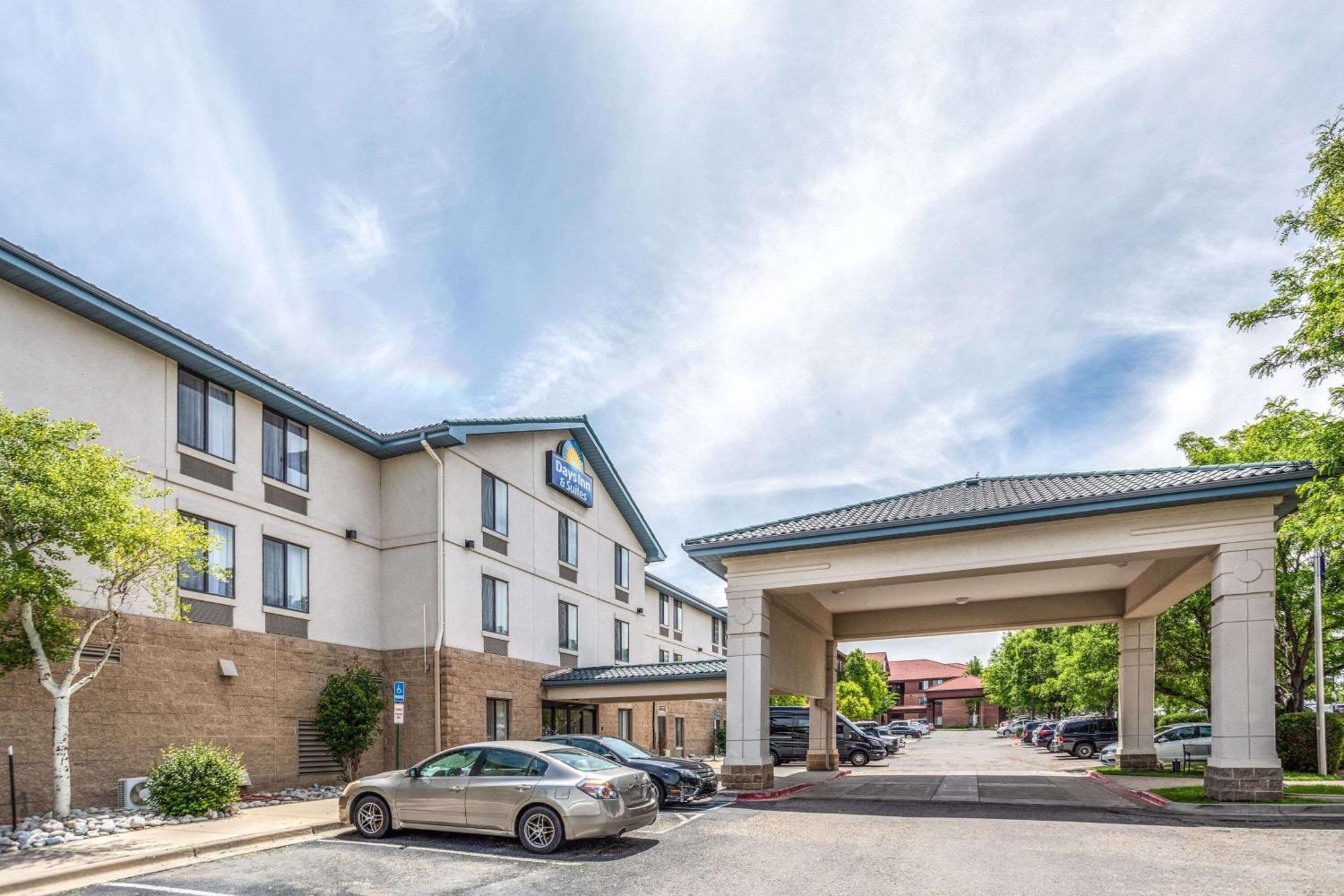 Days Inn & Suites By Wyndham Denver International Airport Екстериор снимка