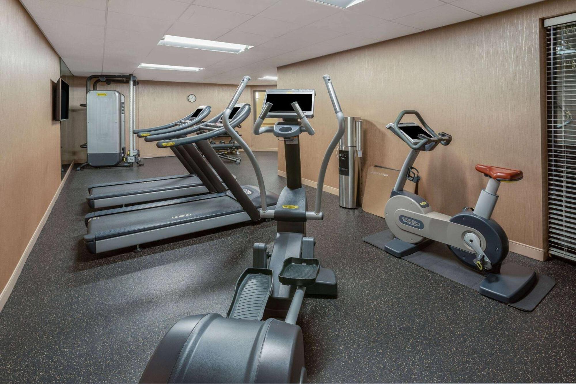 Days Inn & Suites By Wyndham Denver International Airport Екстериор снимка