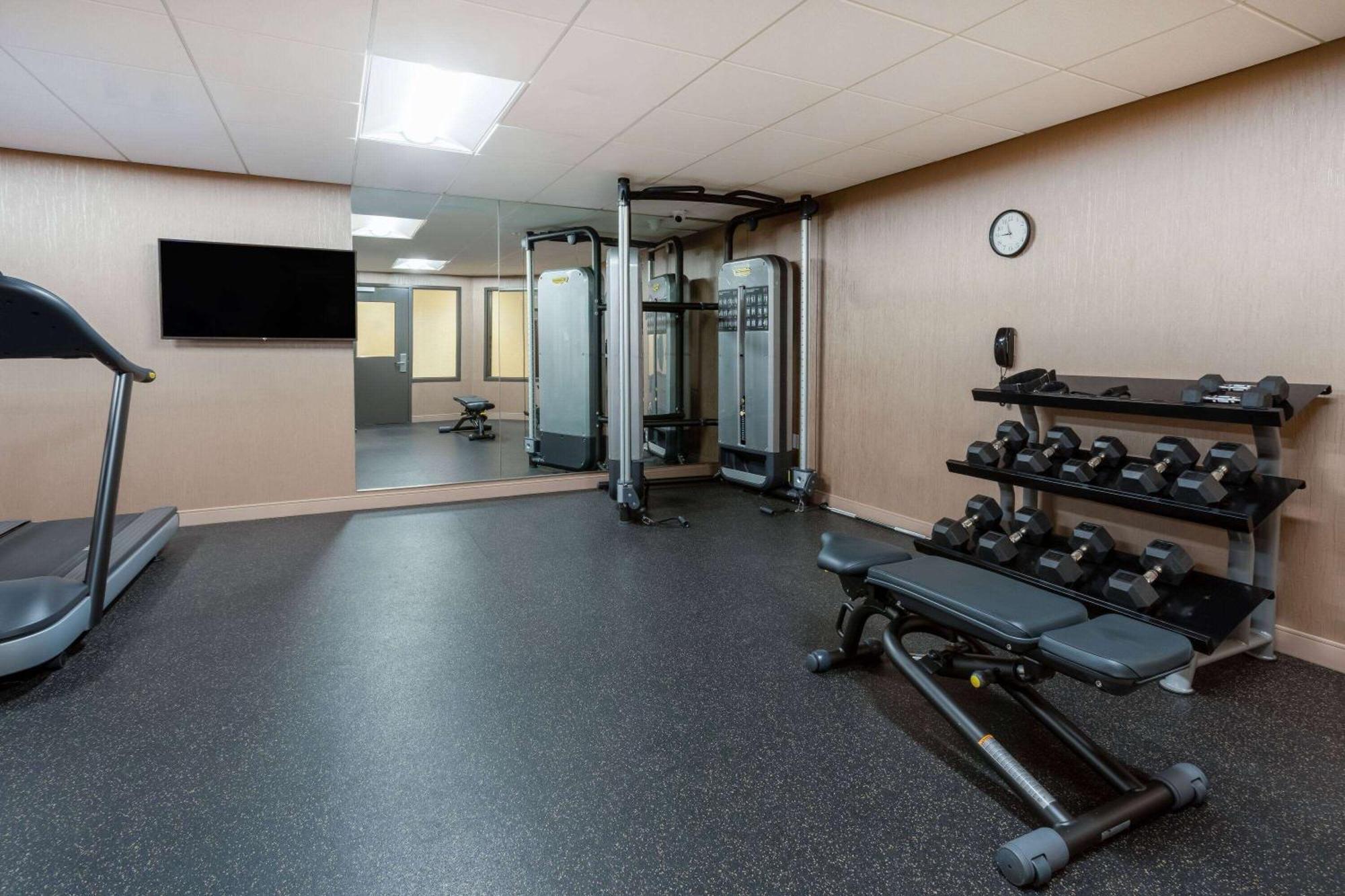 Days Inn & Suites By Wyndham Denver International Airport Екстериор снимка
