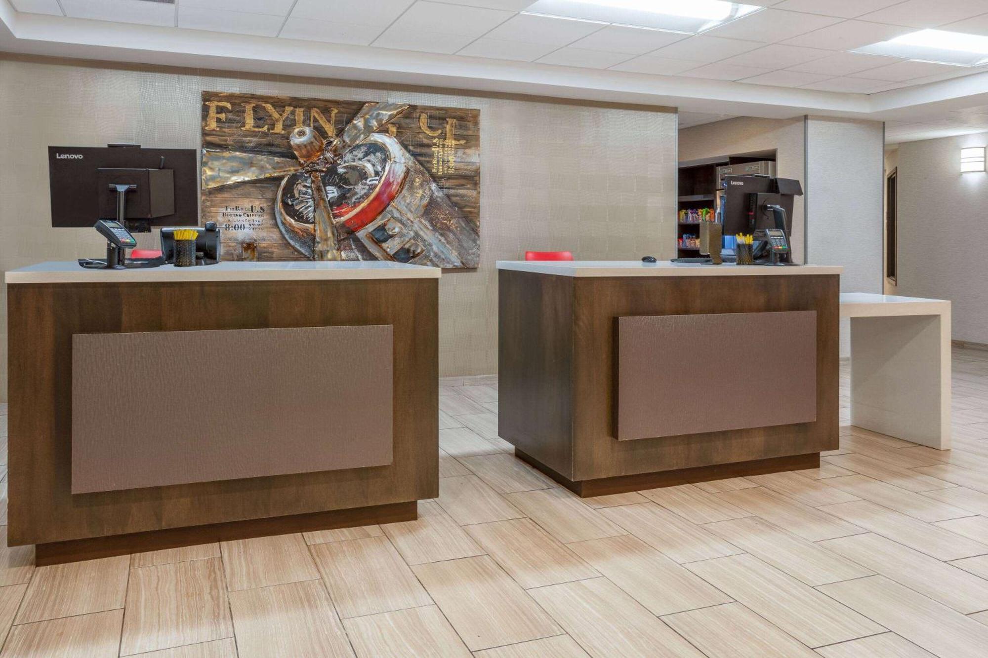 Days Inn & Suites By Wyndham Denver International Airport Екстериор снимка