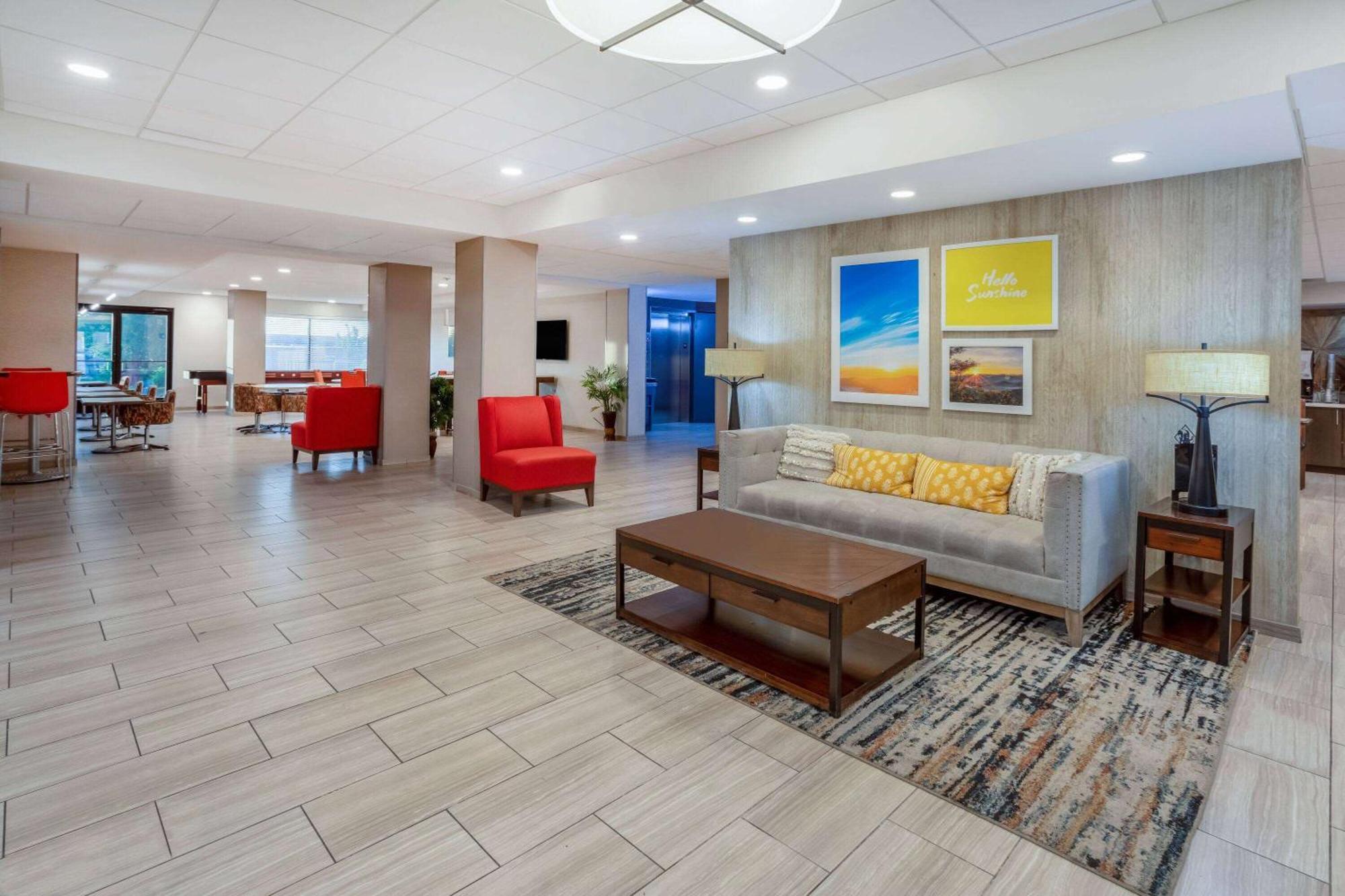 Days Inn & Suites By Wyndham Denver International Airport Екстериор снимка