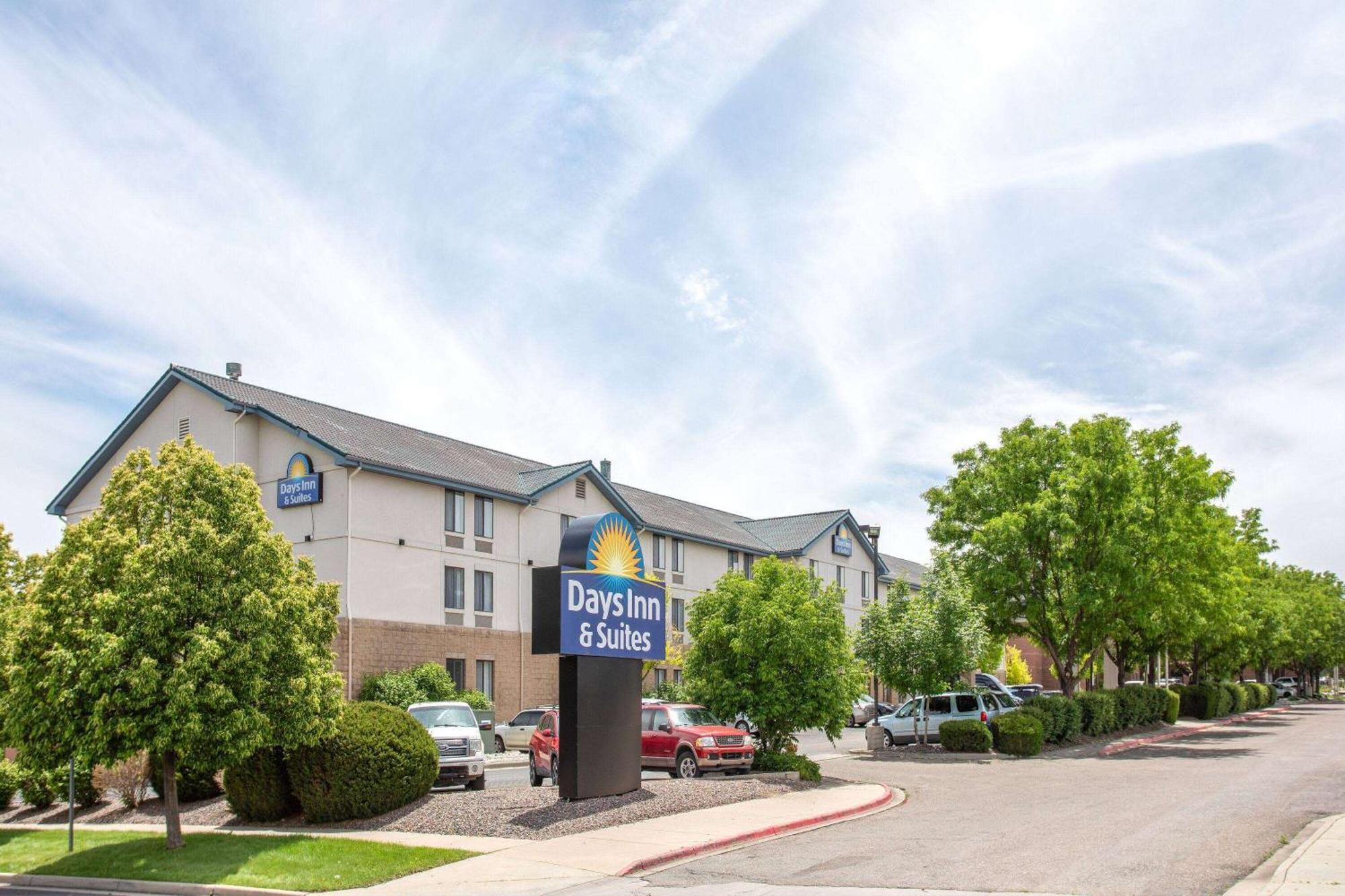 Days Inn & Suites By Wyndham Denver International Airport Екстериор снимка