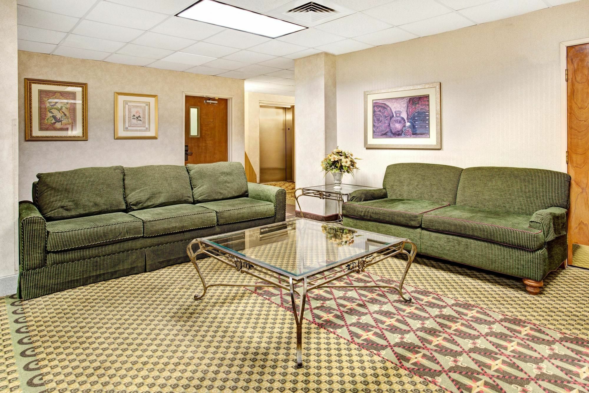 Days Inn & Suites By Wyndham Denver International Airport Екстериор снимка