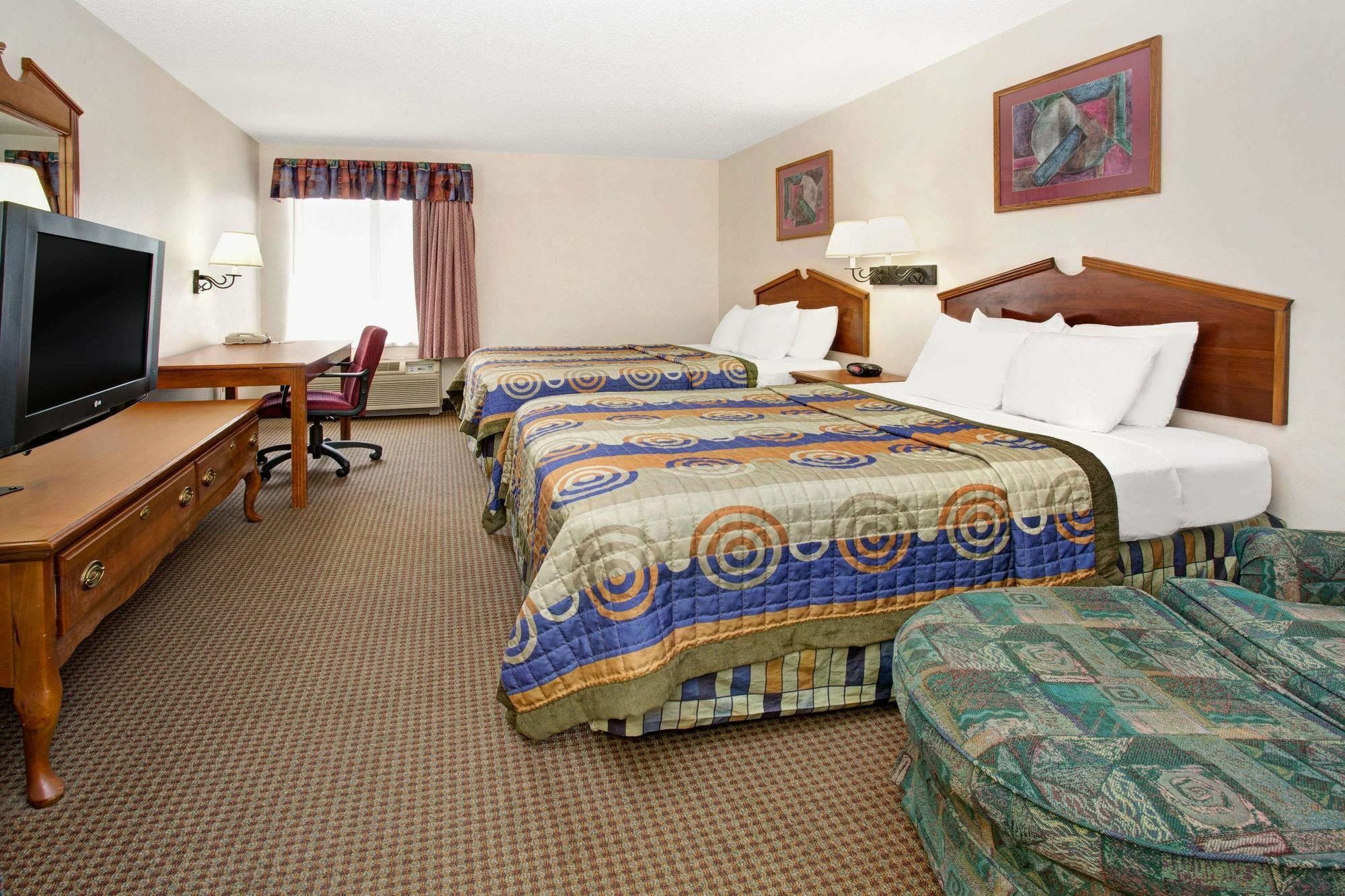 Days Inn & Suites By Wyndham Denver International Airport Екстериор снимка
