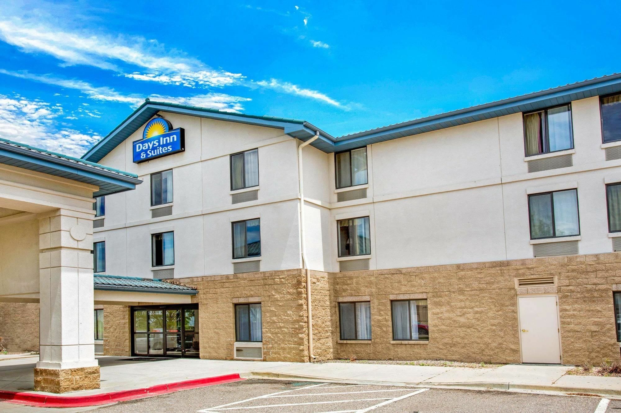 Days Inn & Suites By Wyndham Denver International Airport Екстериор снимка